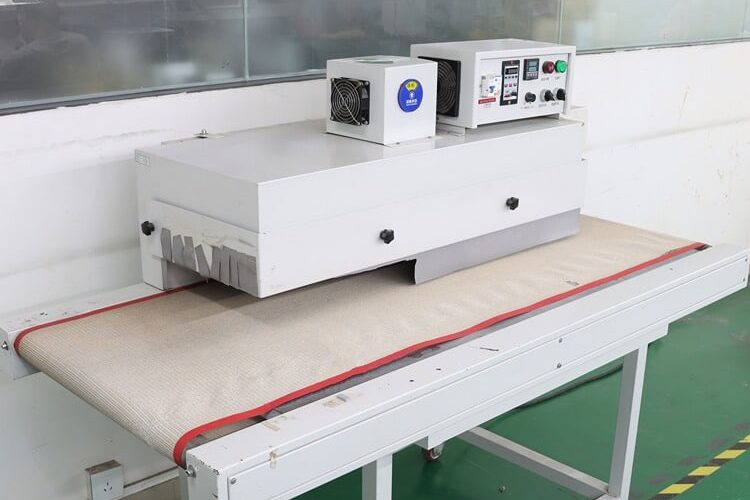 Heat shrink tubing machine